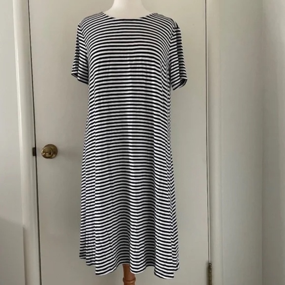Old navy T shirt dress Flowy Stretch Scoop neck Striped Swing Black White Sz 1X - Picture 1 of 9
